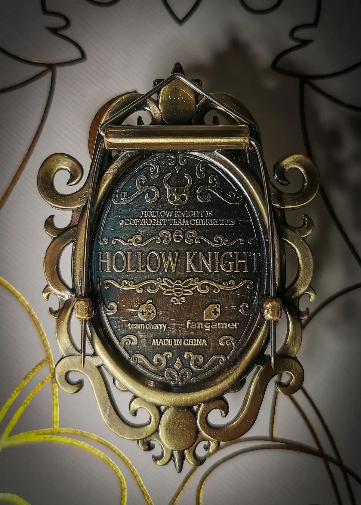 Hollow Knight Collector's Edition w/ Metal Brooch Nintendo Switch