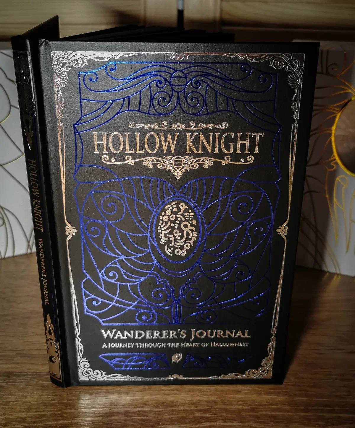 Hollow Knight Collector's Edition w/ Metal Brooch Nintendo Switch US Region  Free 850055007642