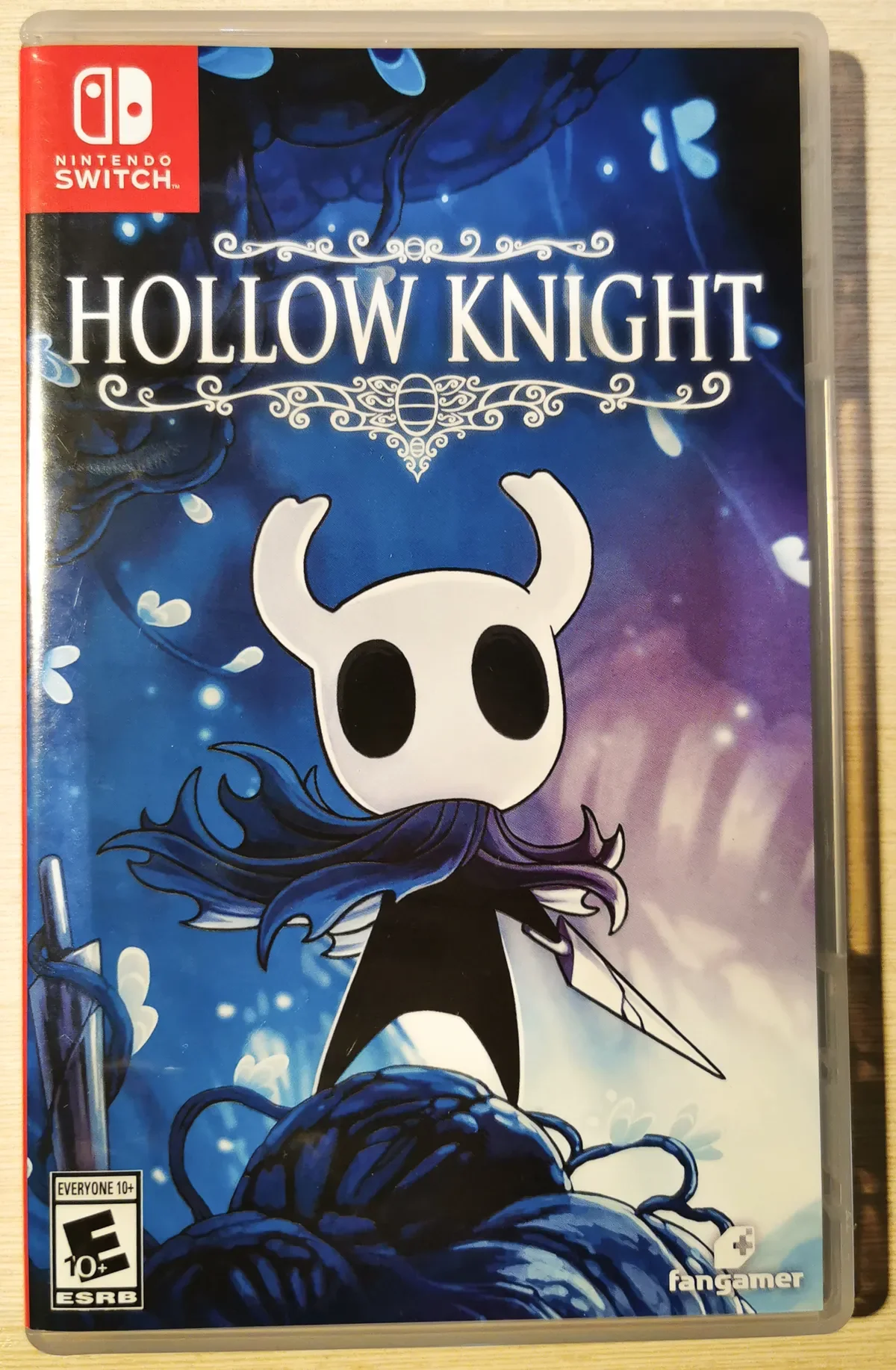 Hollow Knight Collector's Edition w/ Metal Brooch Nintendo Switch